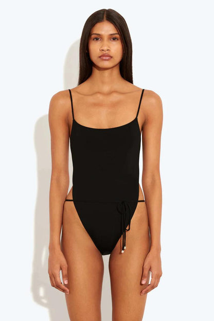 Effortlessly Elegant Swimsuit with a Timeless Design
