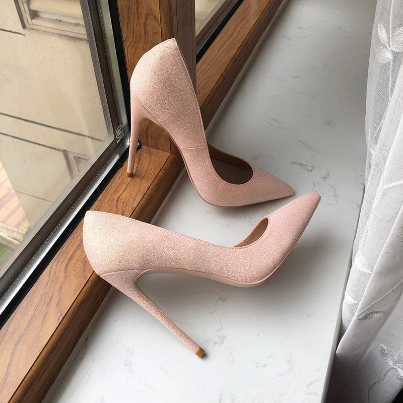 Well Tailored Shoes with a Graceful Silhouette