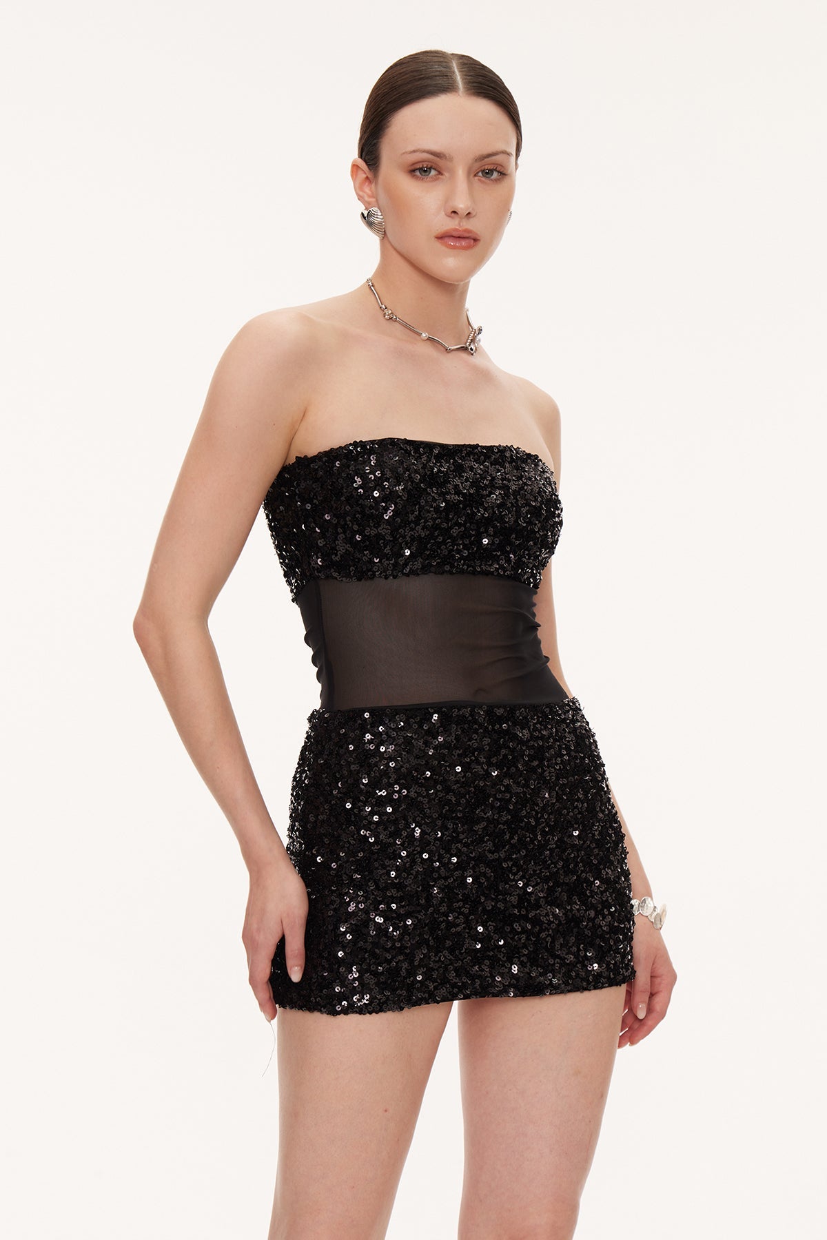 Beautifully Finished Dress in a Timeless Design