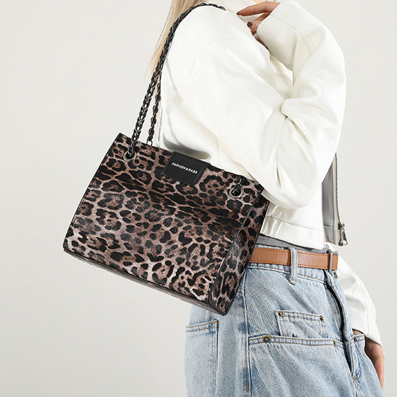Beautifully Crafted Bag in a Classic Style