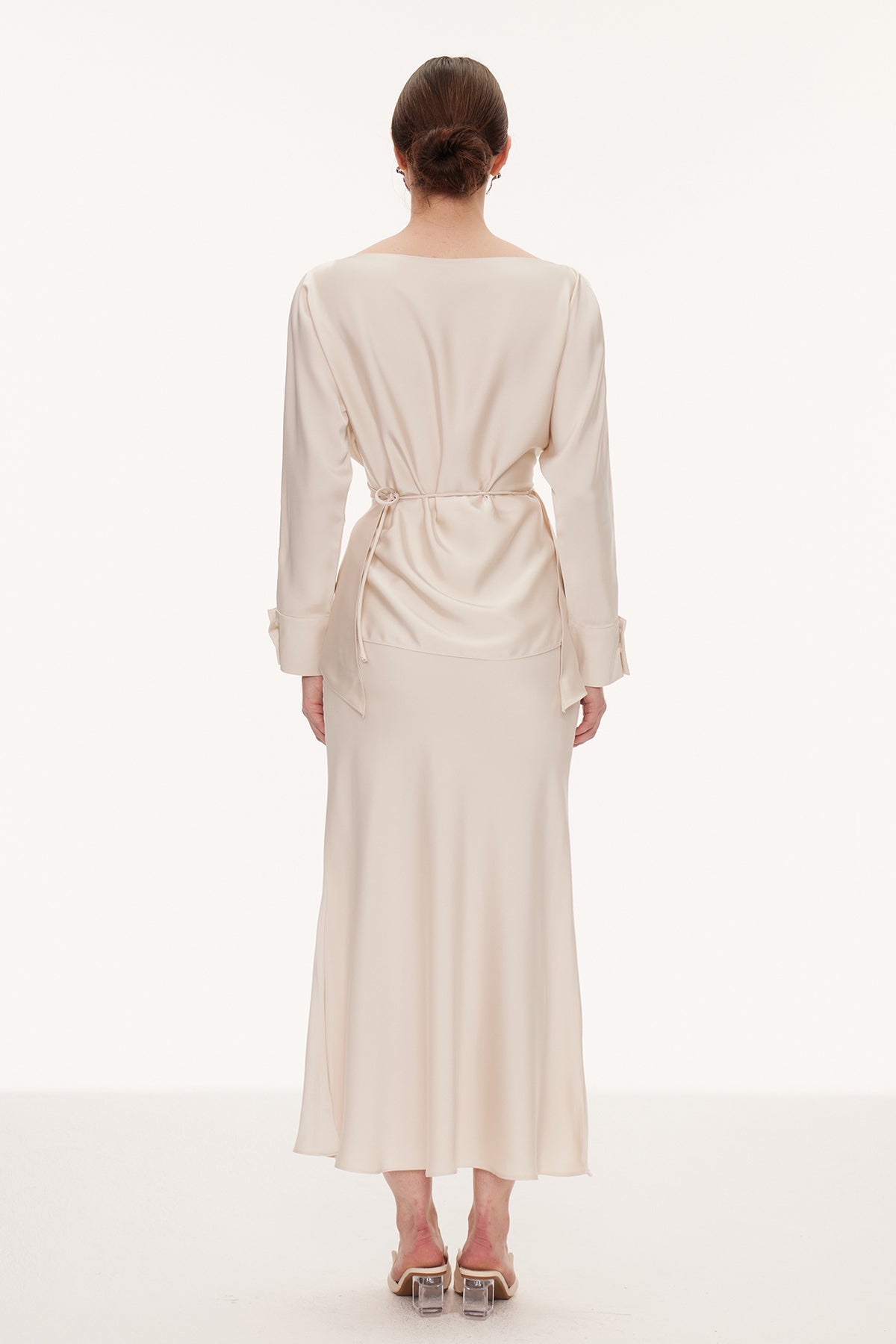 Effortlessly Elegant Garment with a Timeless Design