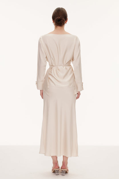 Effortlessly Elegant Garment with a Timeless Design