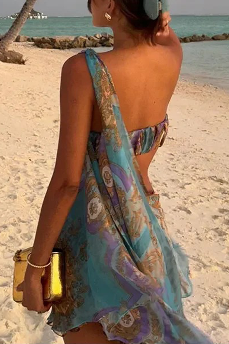 Effortlessly Elegant Garment with a Timeless Design