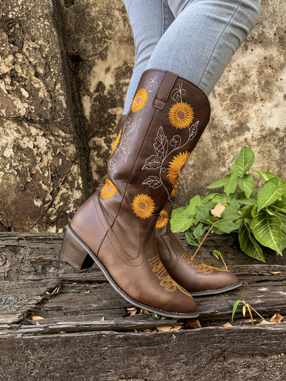 Effortlessly Elegant Boots with a Timeless Design