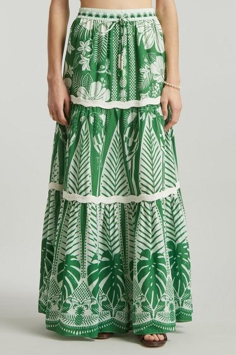 Gracefully Styled Garment for Any Occasion