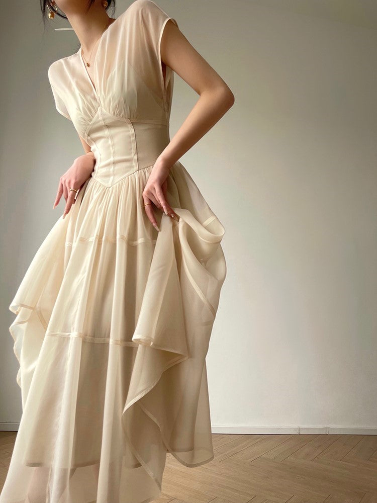 Beautifully Finished Dress in a Timeless Design
