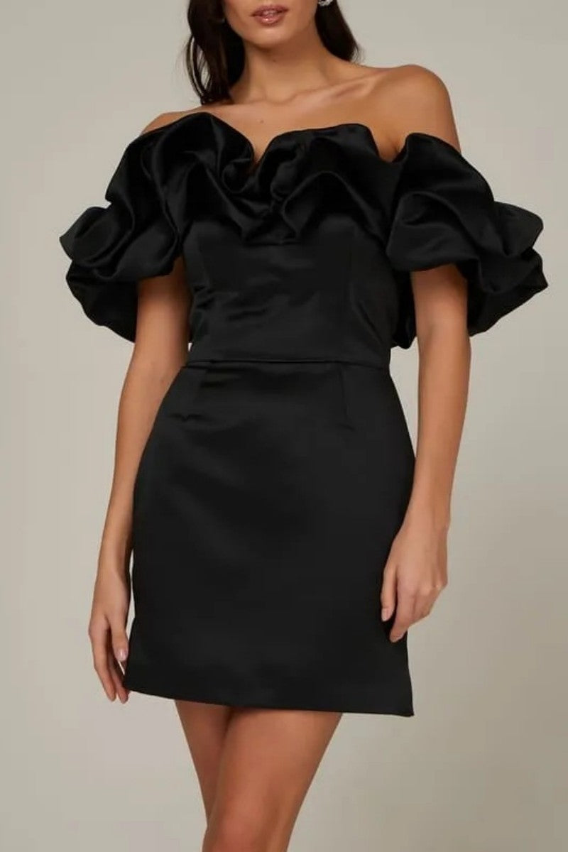 Well Tailored Dress with a Graceful Silhouette