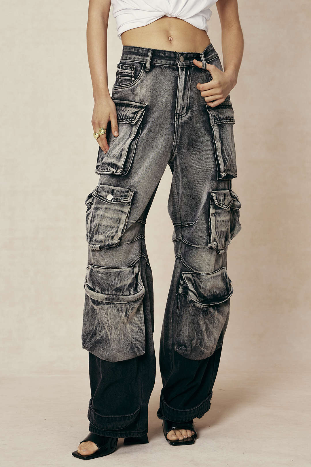 Well Tailored Pants with a Graceful Silhouette