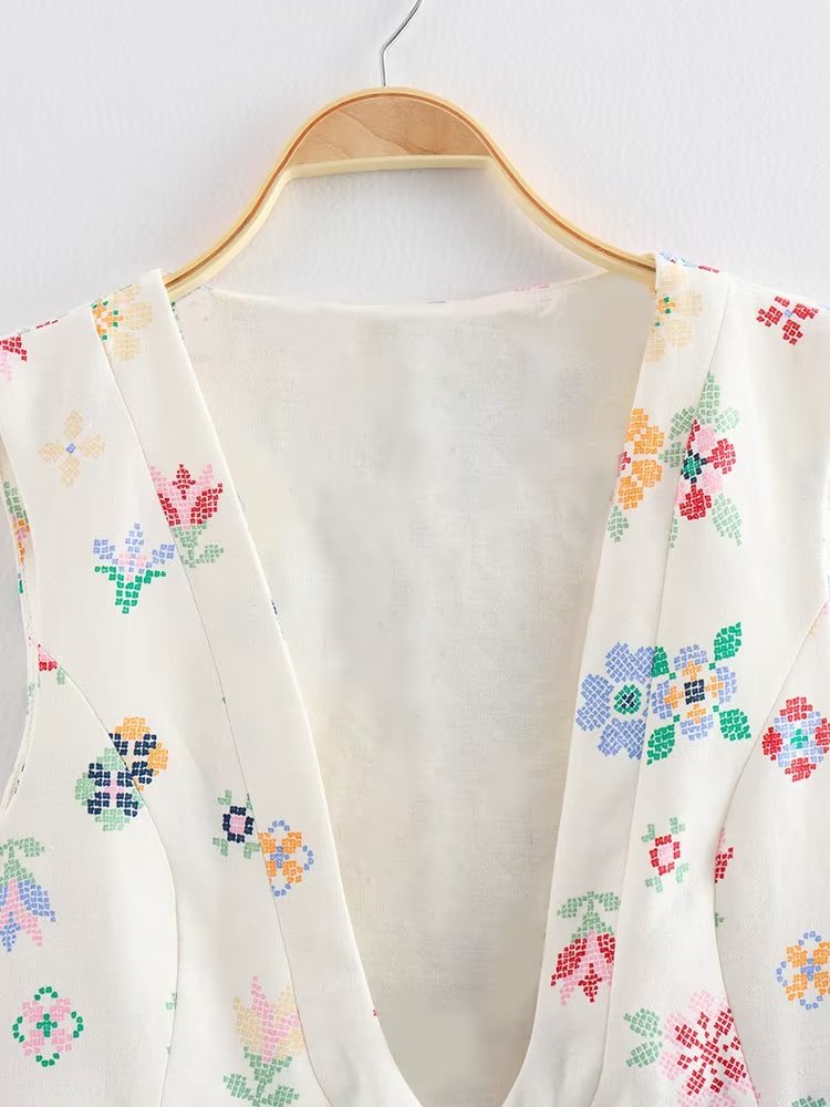 Beautifully Finished Garment in a Timeless Design