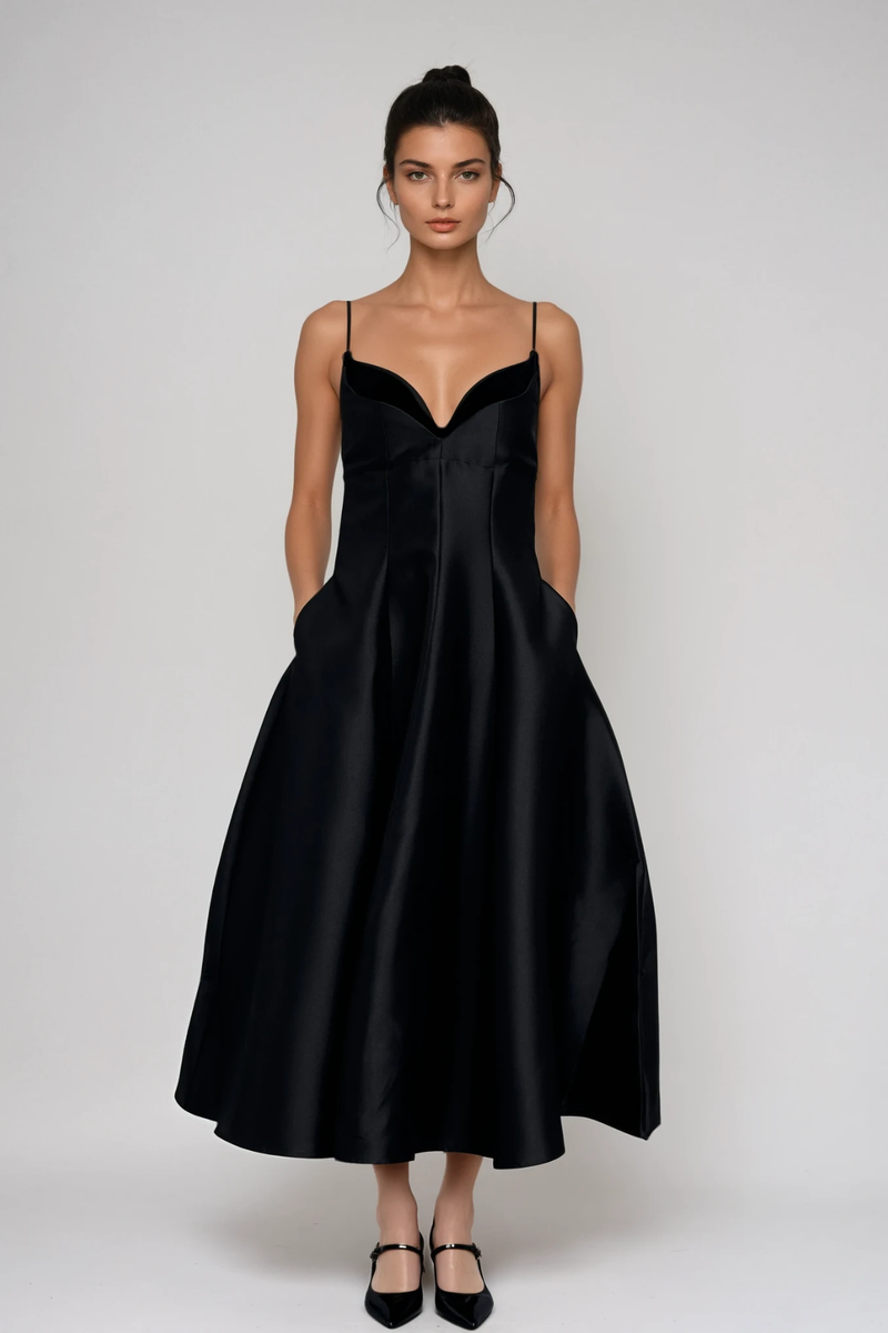 Well Tailored Dress with a Graceful Silhouette