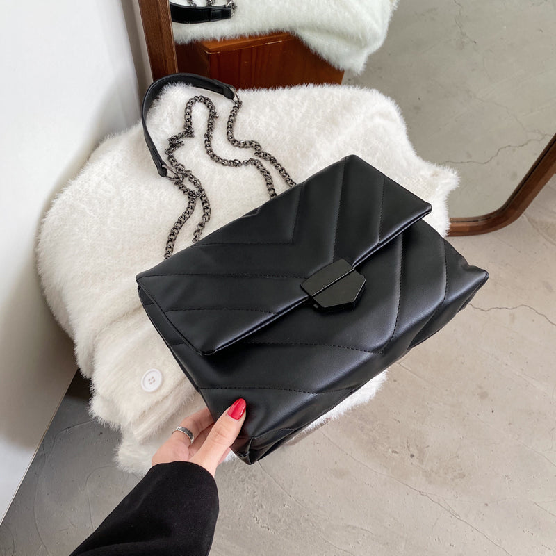 Polished Bag with an Effortless Classic Look