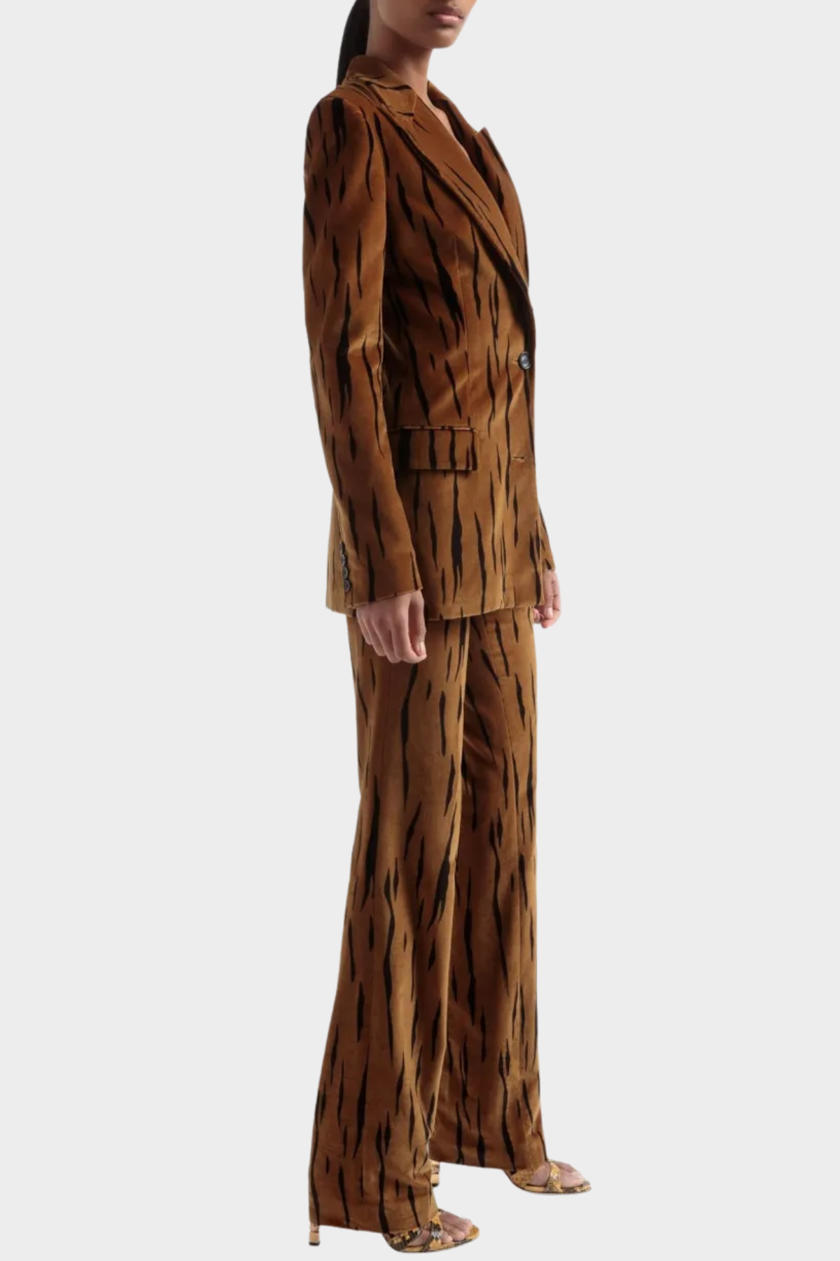 Gracefully Styled Pants for Any Occasion