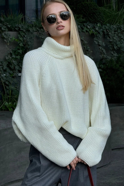Well Tailored Sweater with a Graceful Silhouette