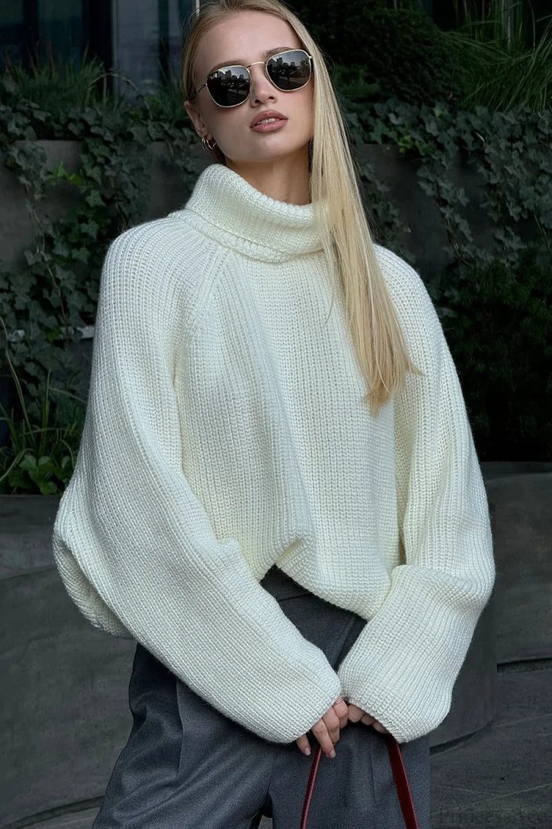 Well Tailored Sweater with a Graceful Silhouette
