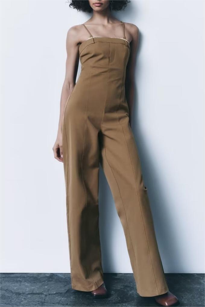 Effortlessly Elegant Garment with a Timeless Design