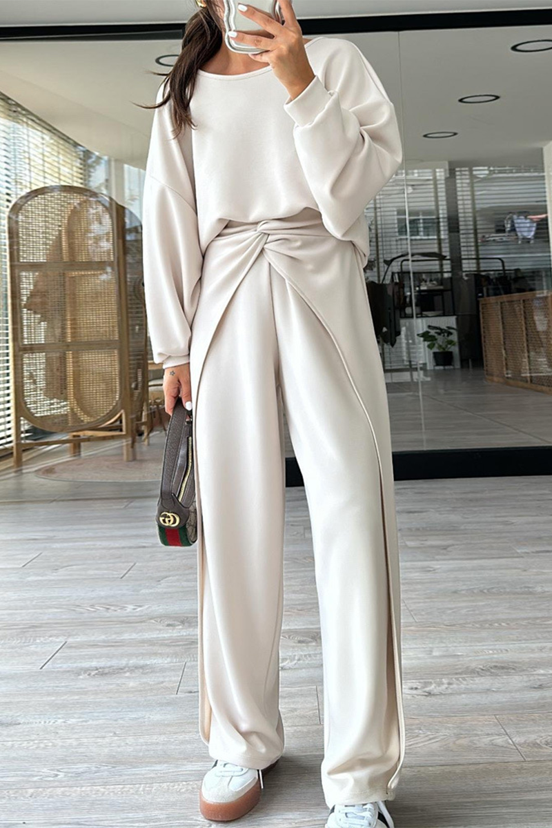Effortlessly Elegant Garment with a Timeless Design