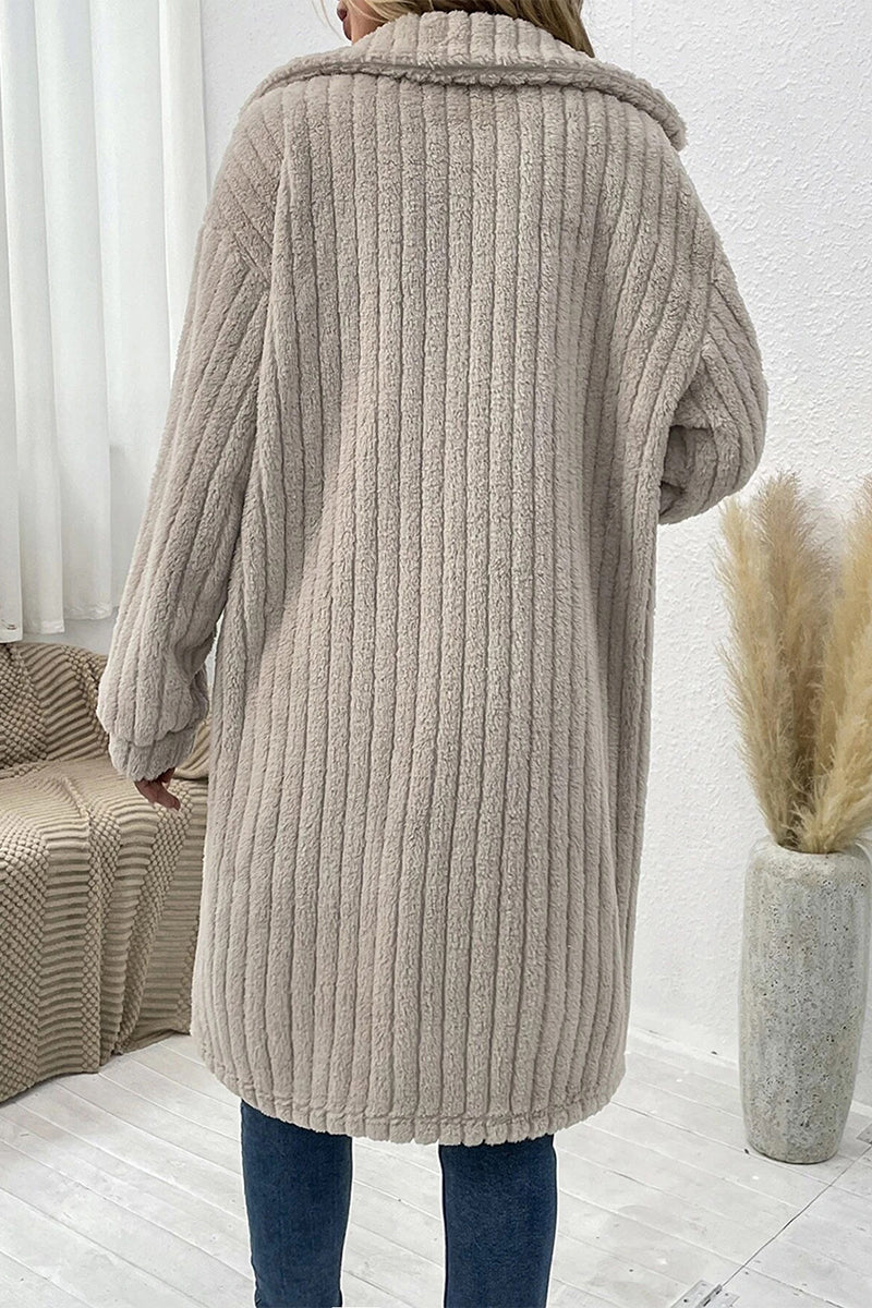 Effortlessly Elegant Garment with a Timeless Design