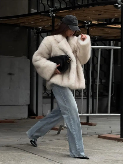 Well Tailored Coat with a Graceful Silhouette