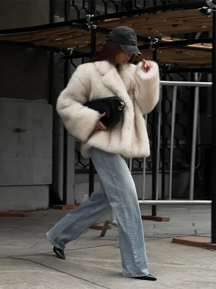Well Tailored Coat with a Graceful Silhouette