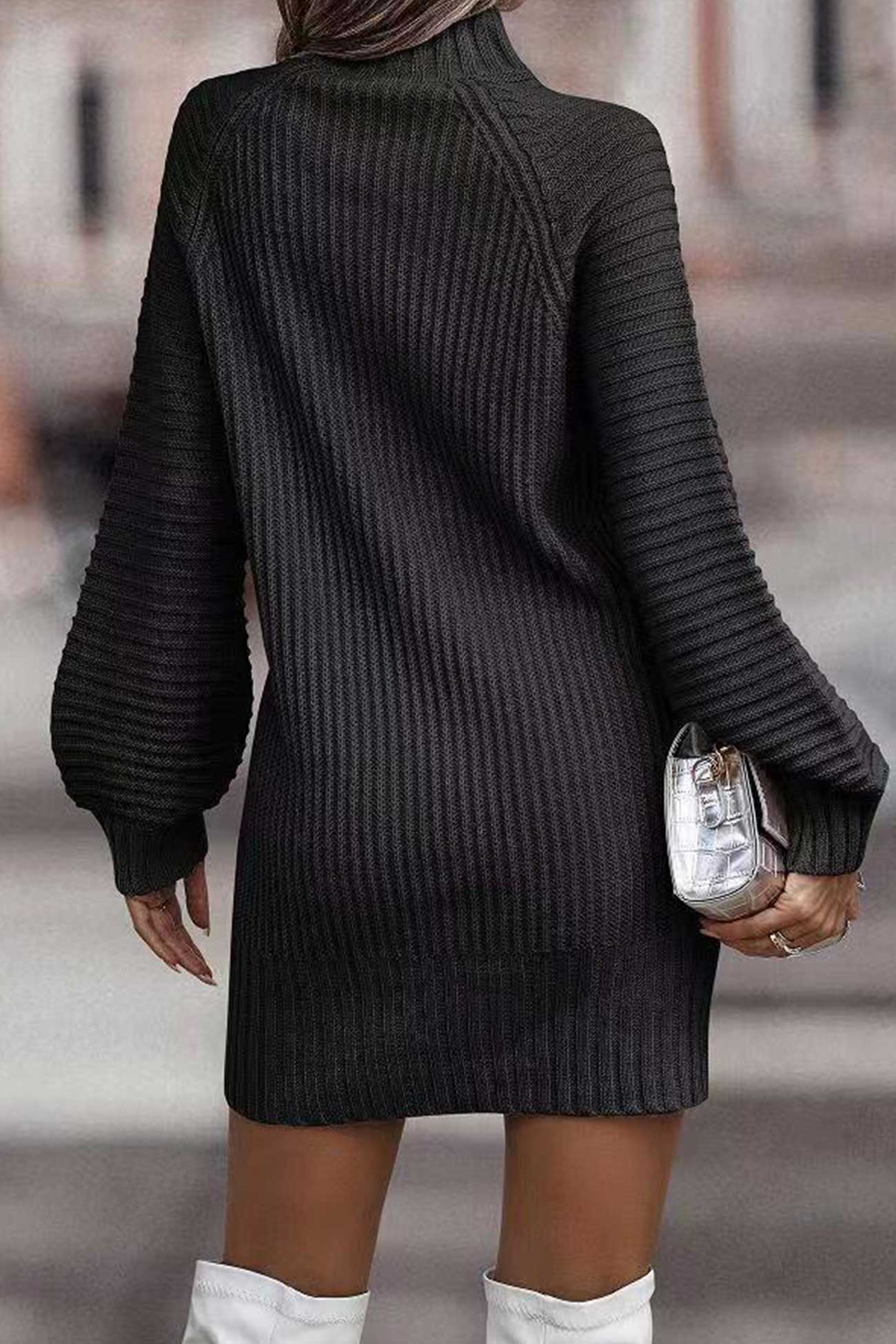 Well Tailored Sweater with a Graceful Silhouette