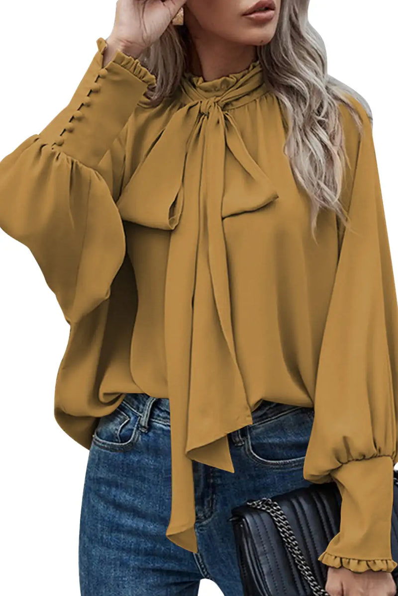 Well Tailored Blouse with a Graceful Silhouette