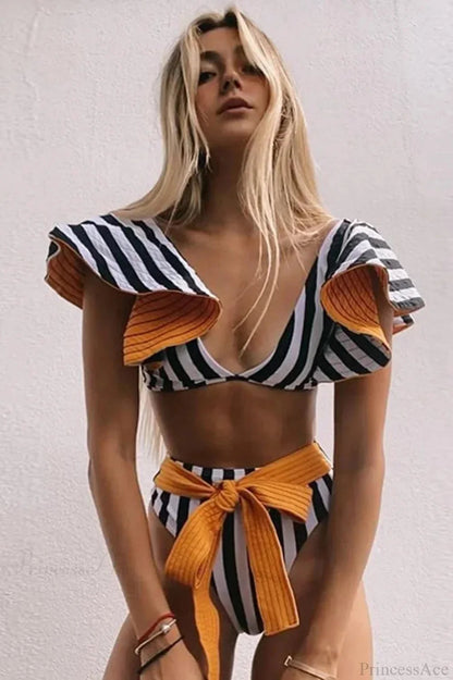 Effortlessly Elegant Bikini with a Timeless Design