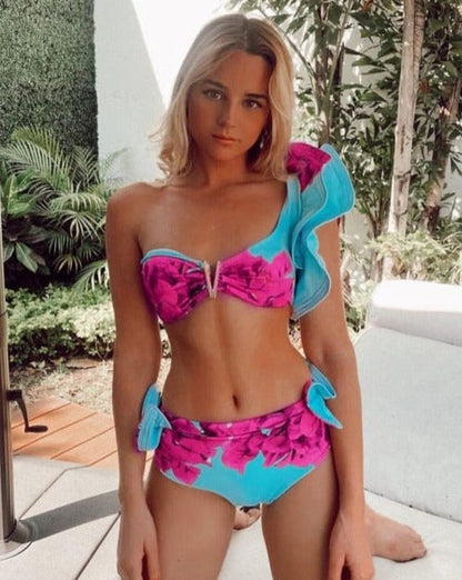 Well Tailored Swimsuit with a Graceful Silhouette