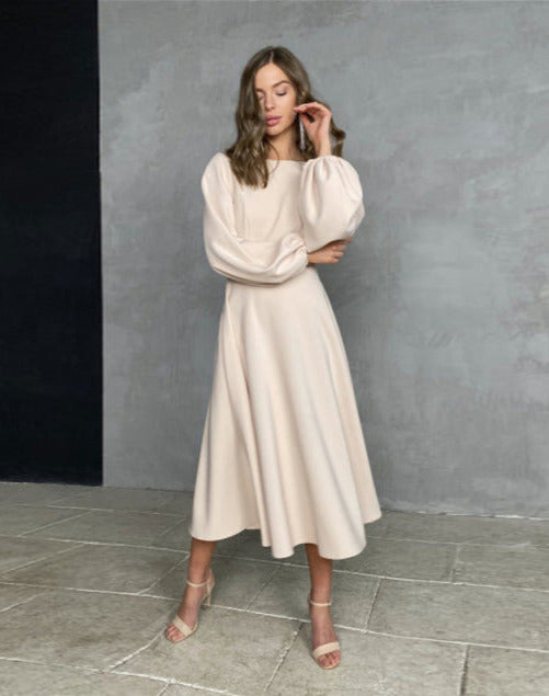 Well Tailored Dress with a Graceful Silhouette