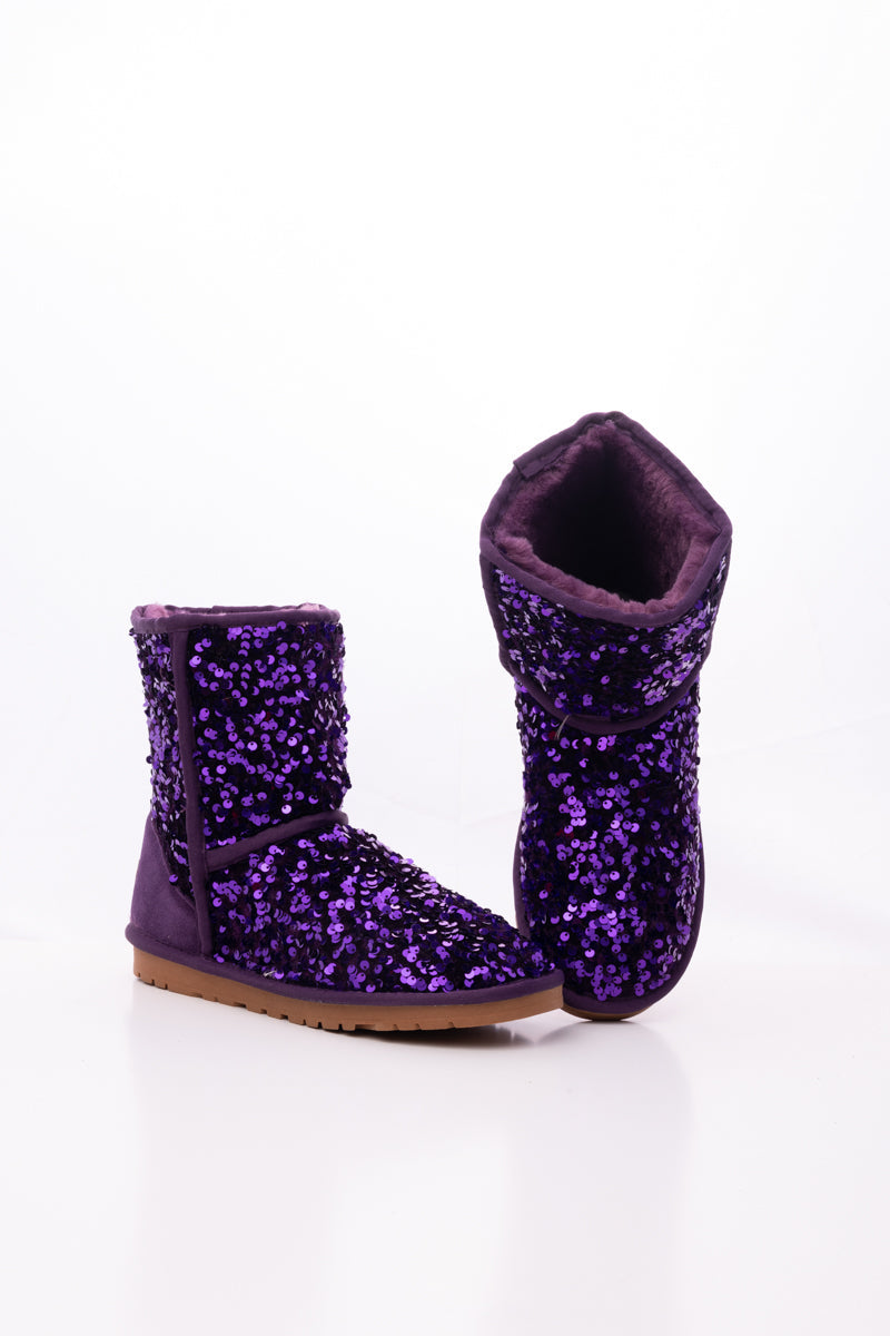 Well Tailored Boots with a Graceful Silhouette