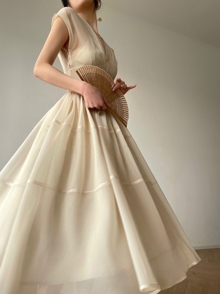 Classic Vintage Dress with a Flattering Fit