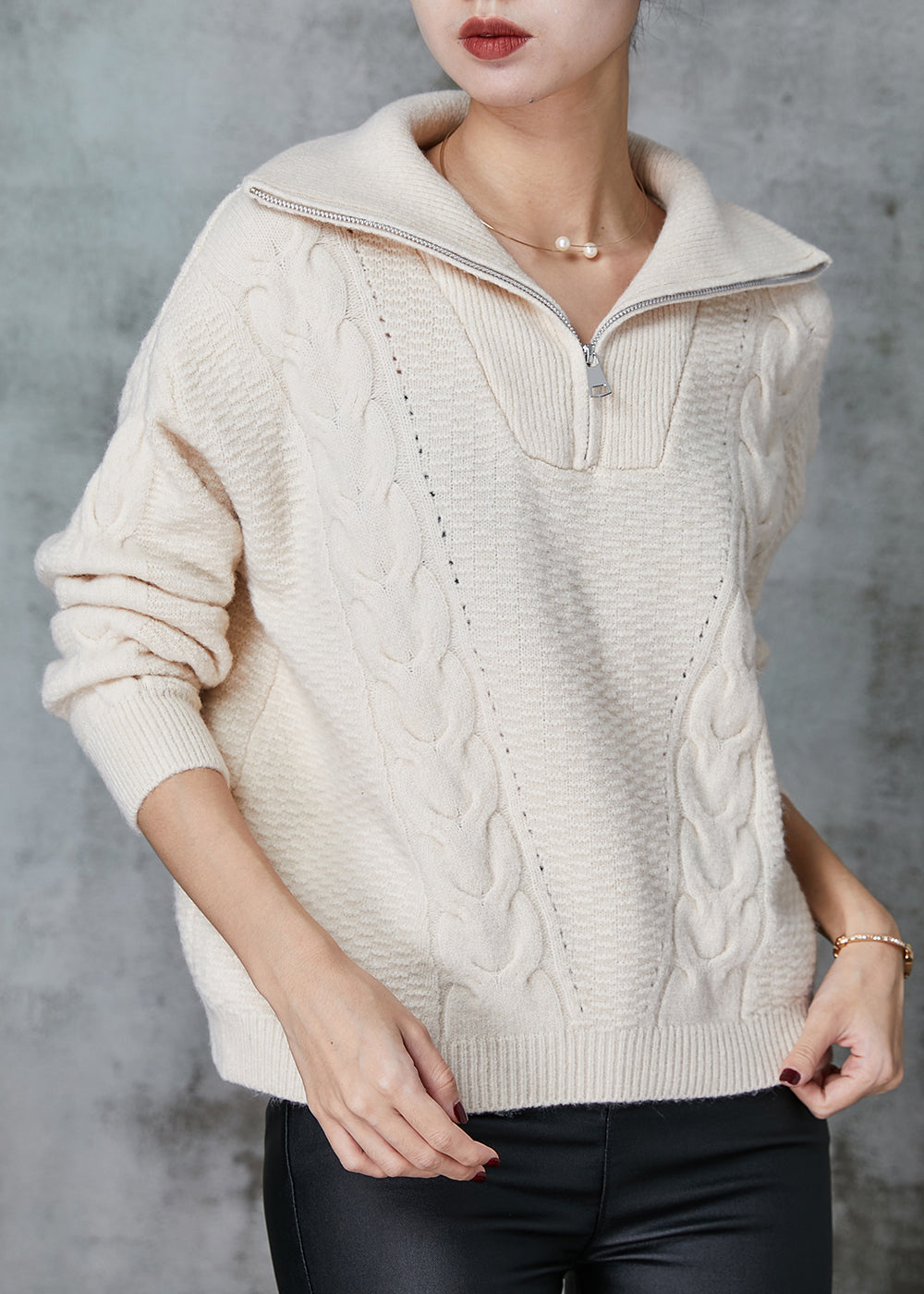 Well Tailored Sweater with a Graceful Silhouette