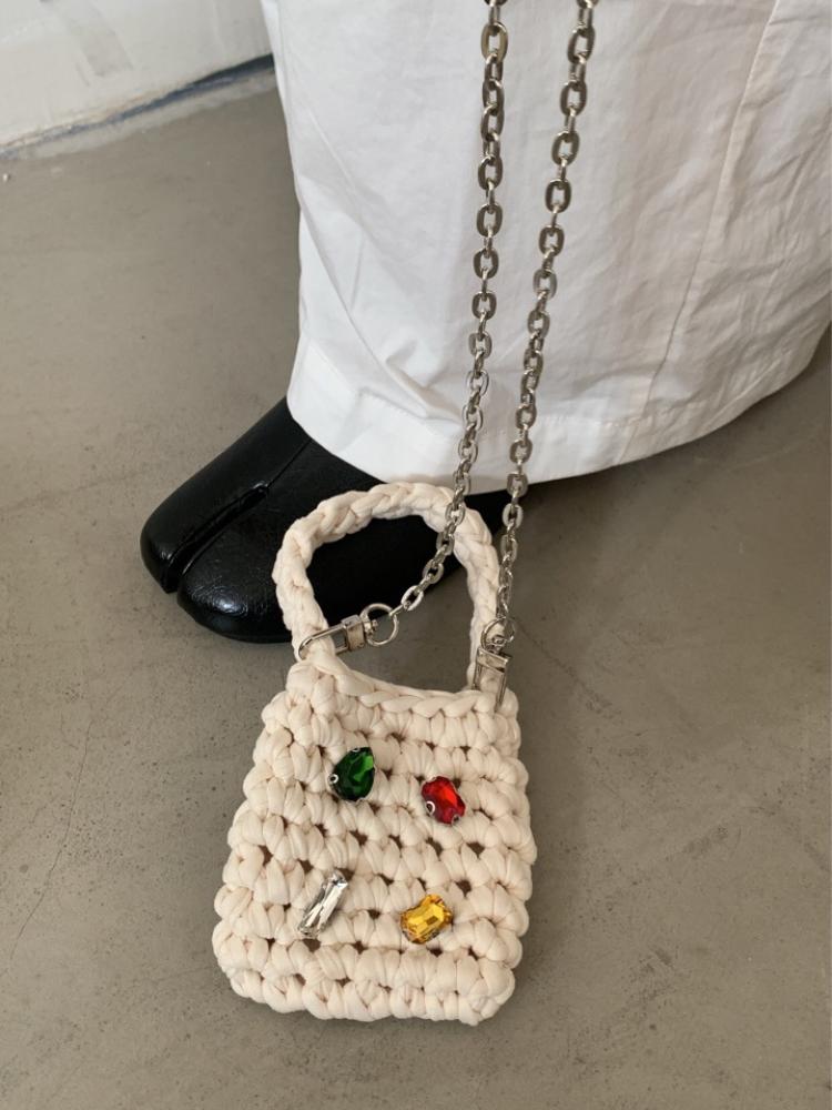 Well Tailored Bag with a Graceful Silhouette