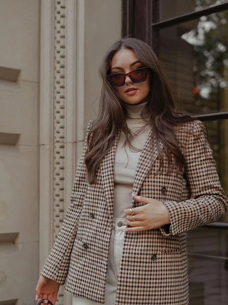 Effortlessly Elegant Jacket with a Timeless Design
