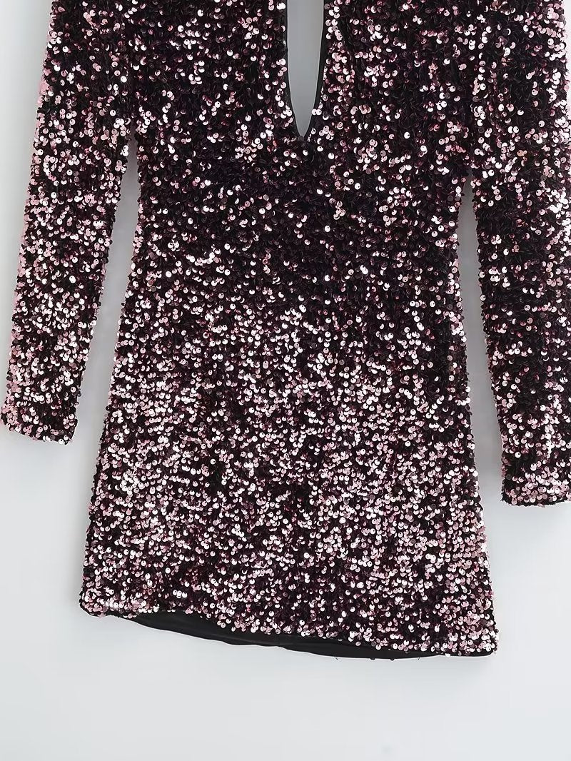 Beautifully Finished Dress in a Timeless Design