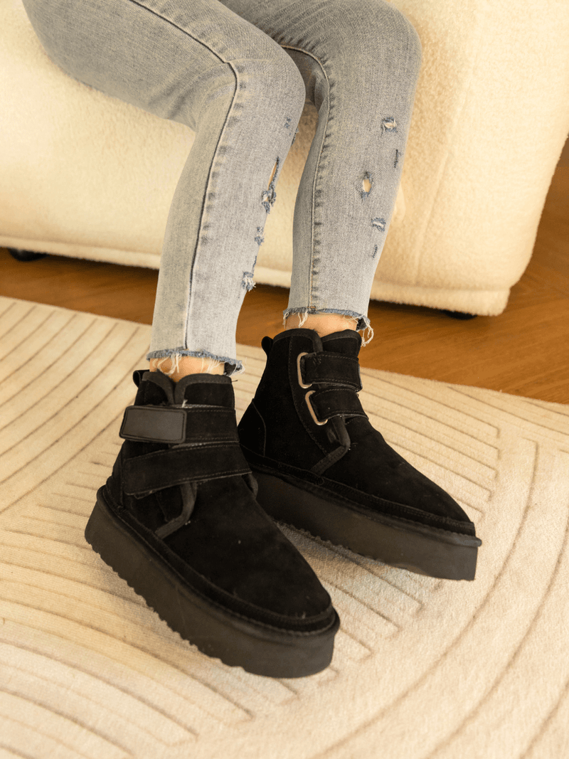 Well Tailored Boots with a Graceful Silhouette