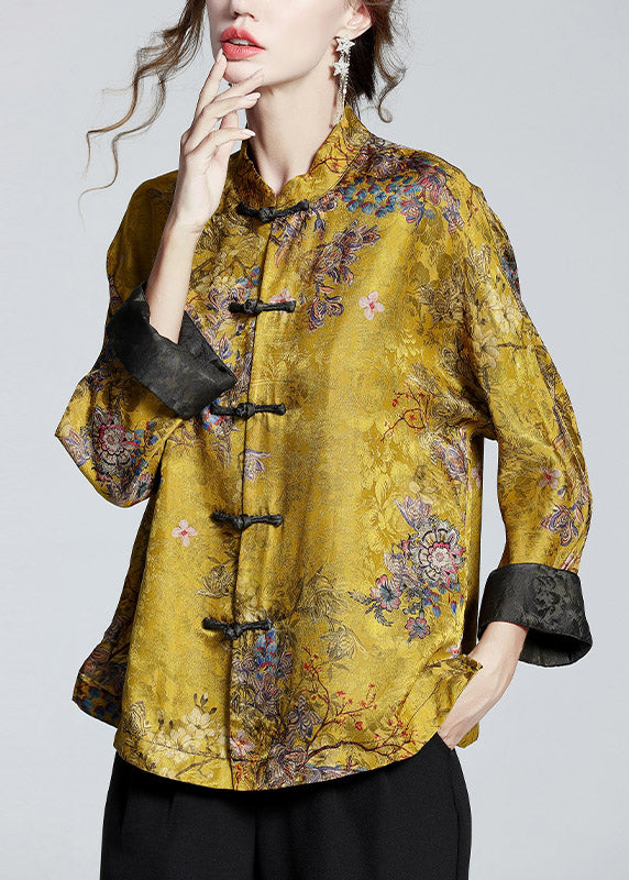 A Vintage Style Coat with Delicate Timeless Details