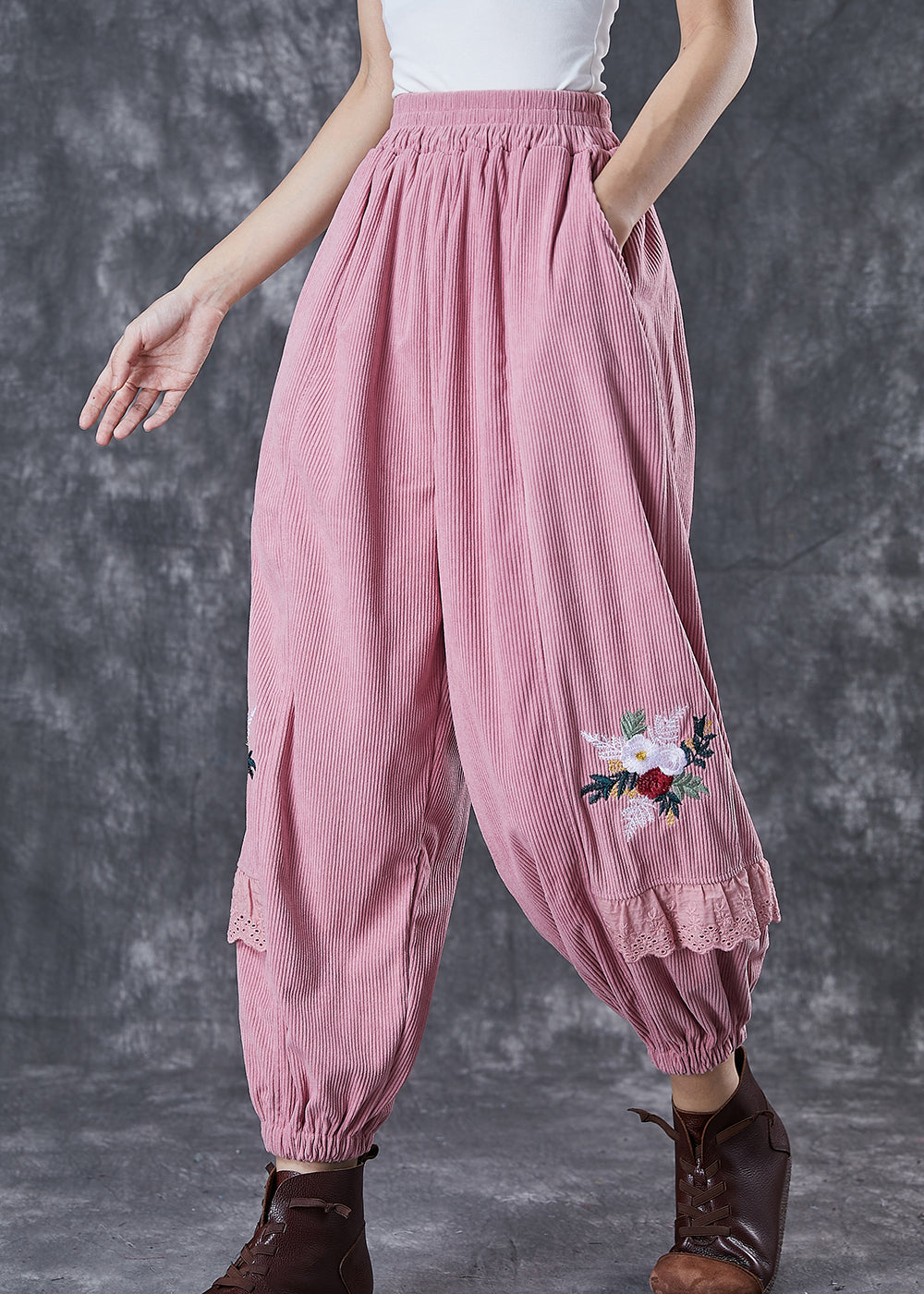 Effortlessly Elegant Pants with a Timeless Design