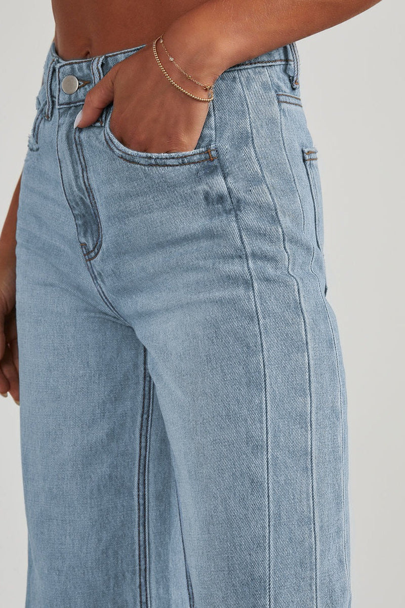 Effortlessly Elegant Garment with a Timeless Design