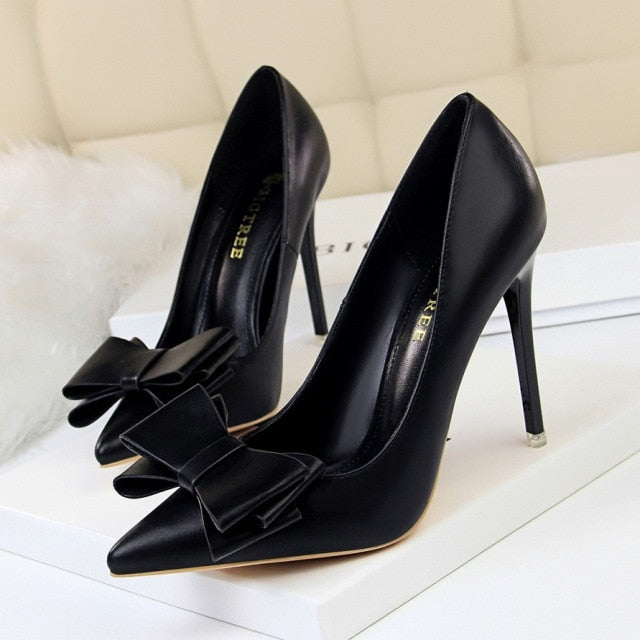 A Vintage Style Heels with Delicate Timeless Details