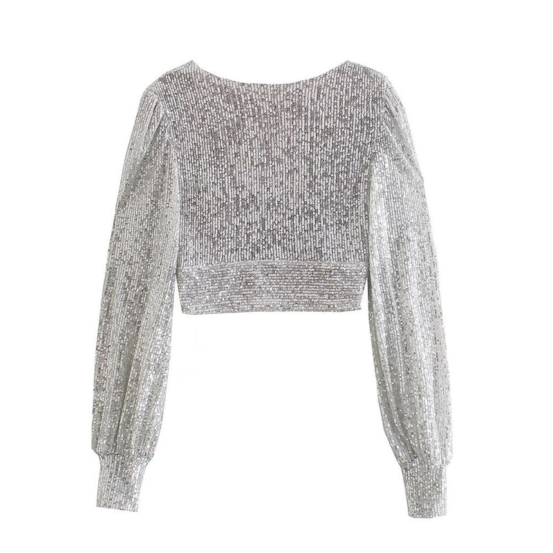 Well Tailored Top with a Graceful Silhouette