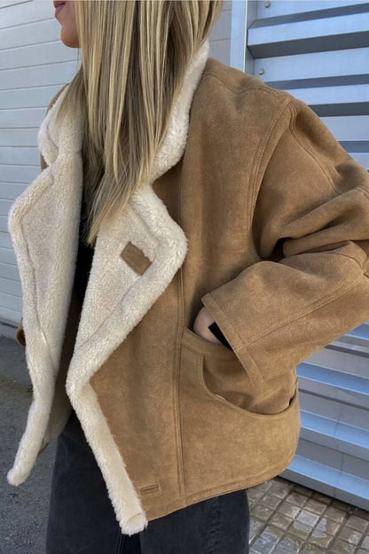 Well Tailored Coat with a Graceful Silhouette