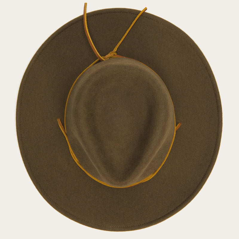 Effortlessly Elegant Garment with a Timeless Design