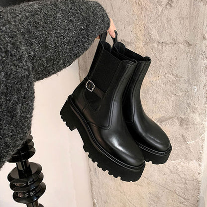 Effortlessly Elegant Boots with a Timeless Design