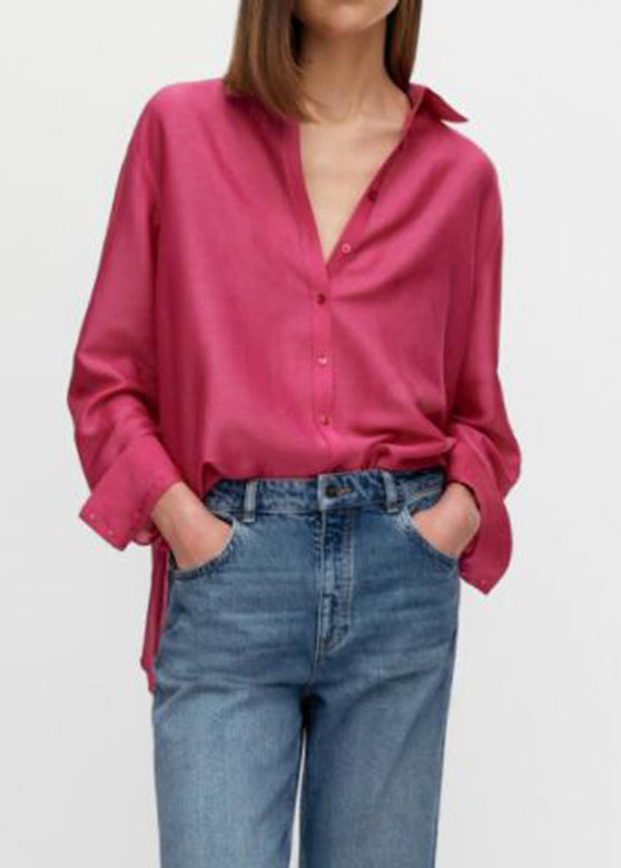 Well Tailored Shirt with a Graceful Silhouette