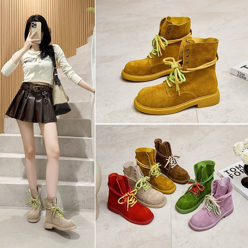 Effortlessly Elegant Boots with a Timeless Design
