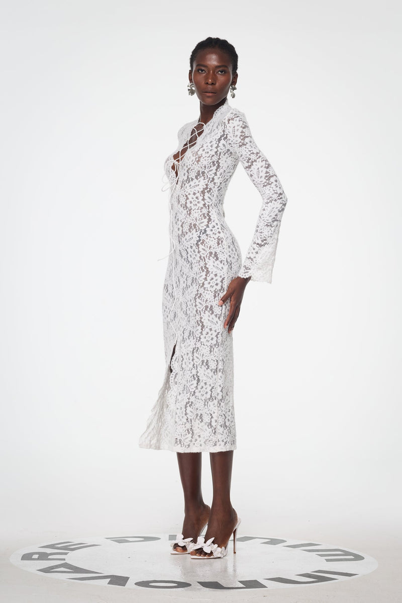Well Tailored Dress with a Graceful Silhouette