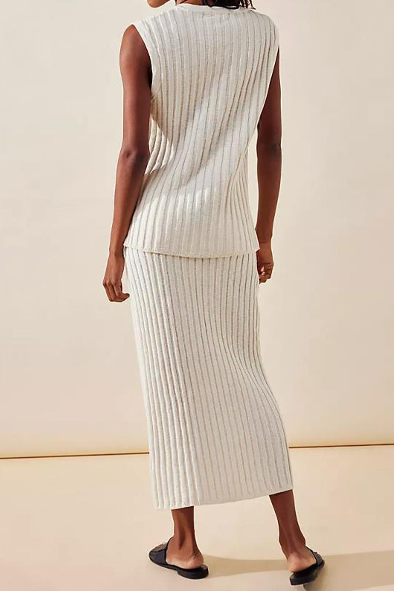 Effortlessly Elegant Garment with a Timeless Design