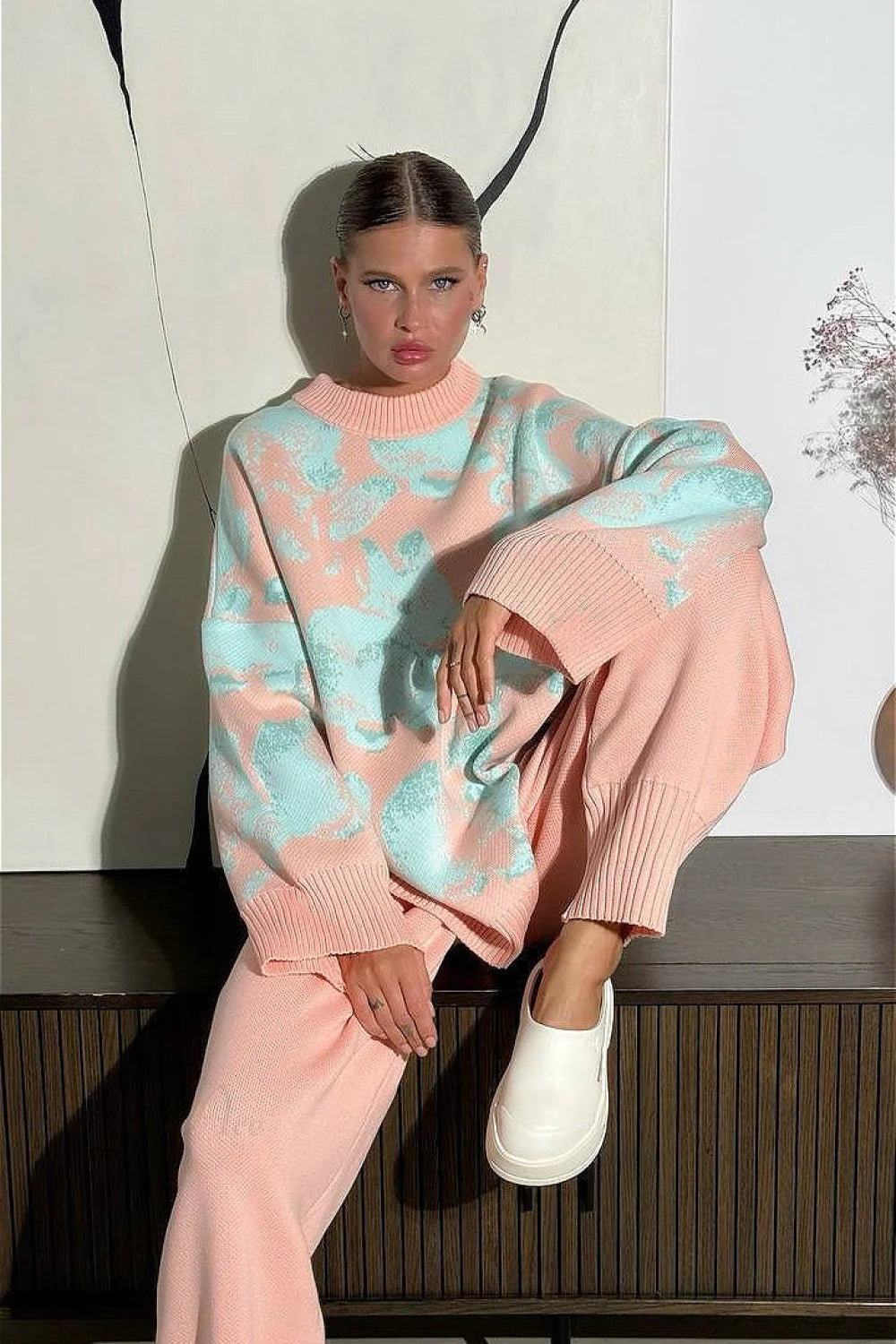Well Tailored Sweater with a Graceful Silhouette