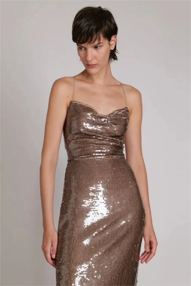 Well Tailored Dress with a Graceful Silhouette
