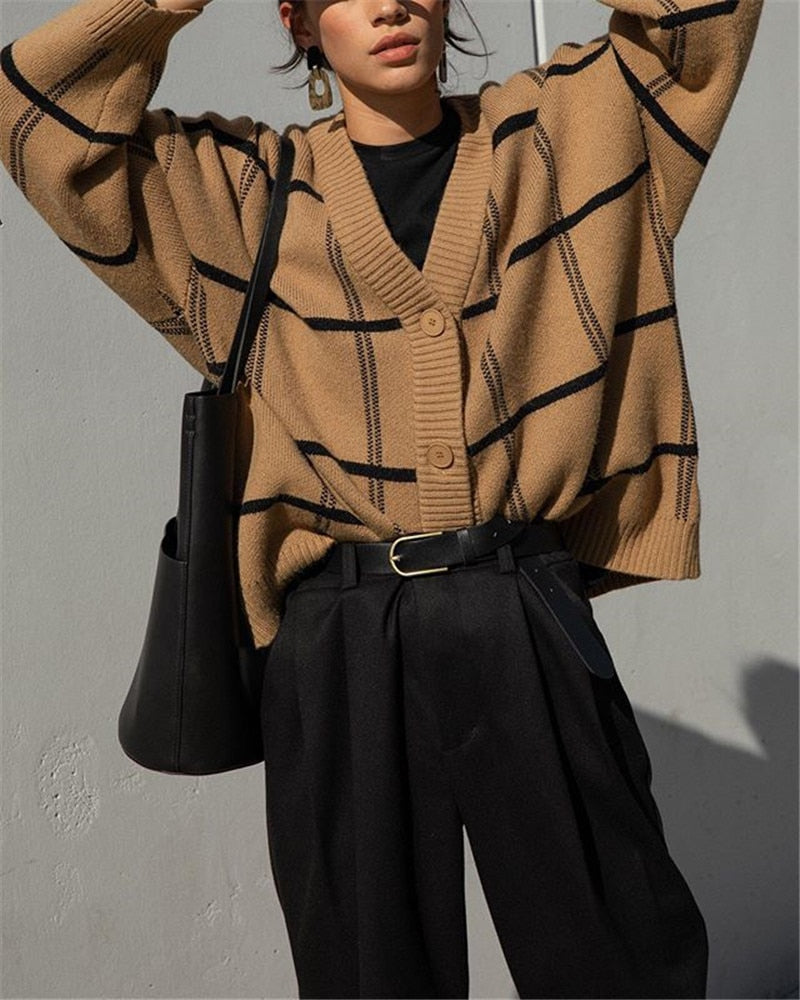 Effortlessly Elegant Cardigan with a Timeless Design